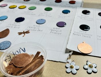 Create your own enamel jewellery on this workshop with Vitreus Art