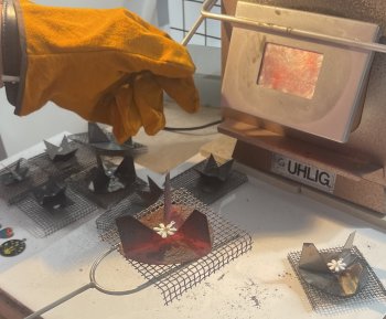 Create your own enamel jewellery on this workshop with Vitreus Art