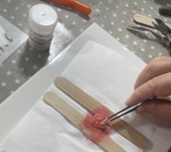 Create your own enamel jewellery on this workshop with Vitreus Art