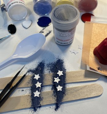 Create your own enamel jewellery on this workshop with Vitreus Art