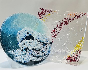 Make a beautiful curved fused bowl on this workshop at Vitreus Art