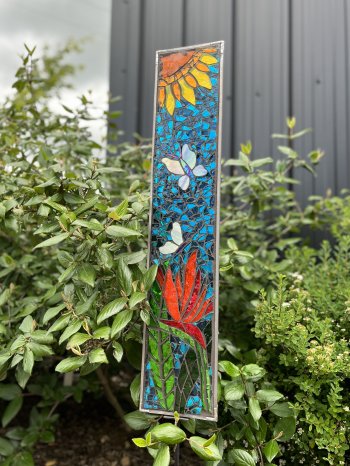 Mirror glass makes beautiful garden art