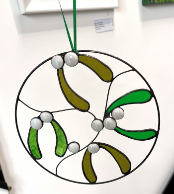 Make your own 3d copper foiled mistletoe wreath or star on this one-day Vitreus Art workshop