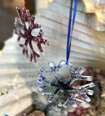 Create your own beautiful fused glass winter scene on this half-day glass fusing workshop at Vitreus Art