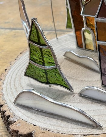 Make your own 3d copper foiled mistletoe wreath or star on this one-day Vitreus Art workshop